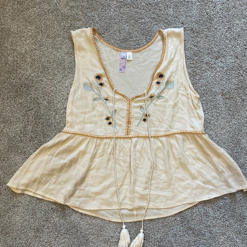 Womens Embroidered Cream Sleeveless Top- Size Medium